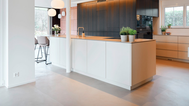 2 Naturofloor ist die hochwertige, fugenlose Beschichtung für den modernen Neubau sowie für anspruchsvolle Umbauten, Sanierungen. BILD NATUROFLOOR.CH